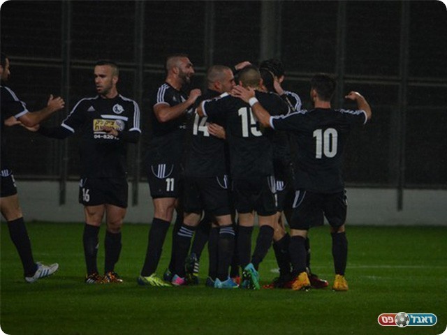 שחקני נשר חוגגים (ויסאם מואסי)